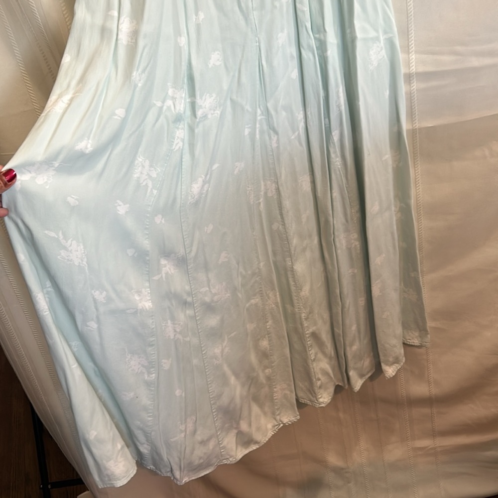Dress - Picture 8 of 8